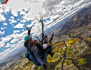 Volando Parapente TAndem en Quito